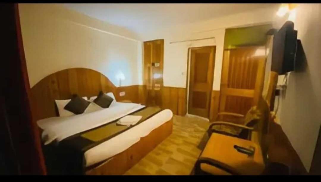 Hotel Hadimba Regency ! Free 4 Wheeler Parking ! Mountain View Rooms ! Near Mall Road Manali Екстер'єр фото