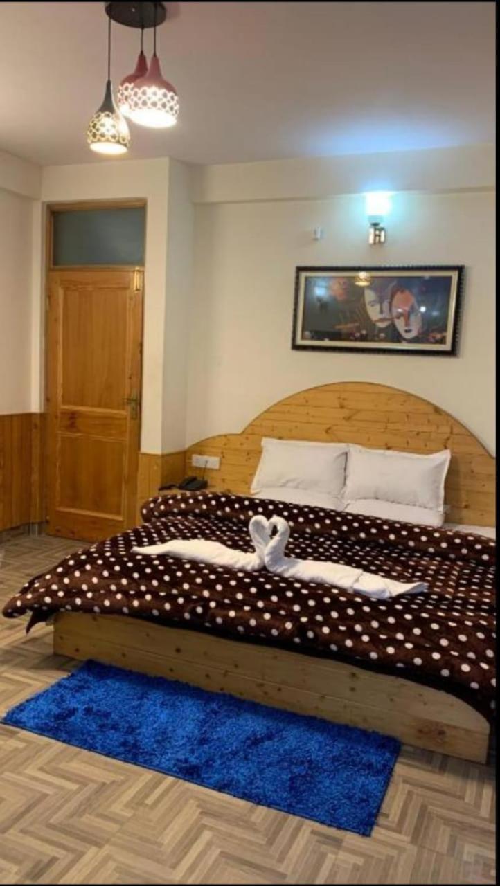 Hotel Hadimba Regency ! Free 4 Wheeler Parking ! Mountain View Rooms ! Near Mall Road Manali Екстер'єр фото